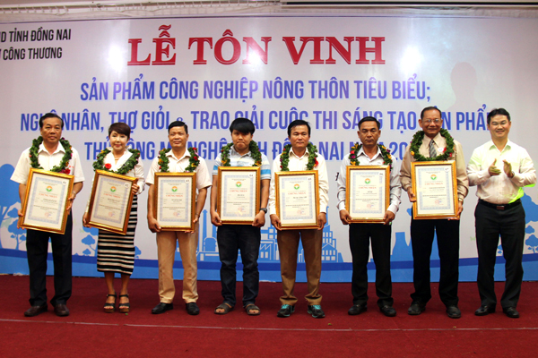 images2100825_KhuyenCong_01.jpg