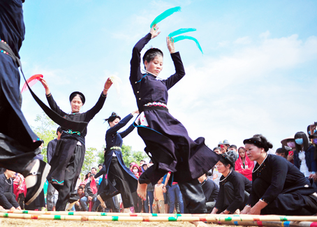 4K NHAY SAP MUA XUAN.jpg