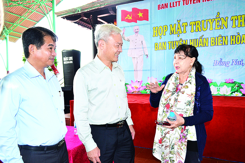 4-Bí thư TU gặp gỡ cán bộ Tuyên huấn.jpg