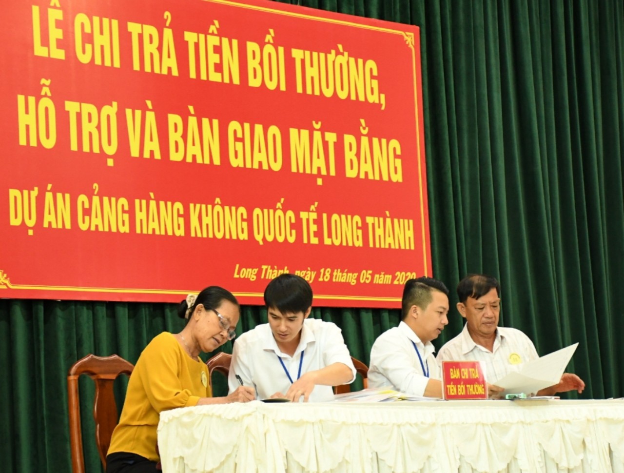 114b6fcae04e1a10435f.jpg