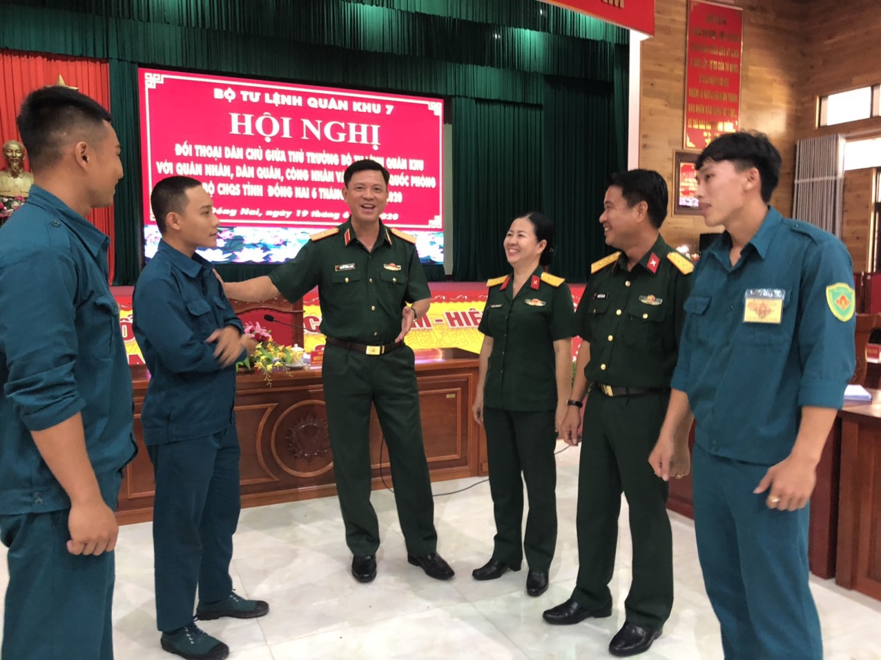 66c473c1d8f925a77ce8 doi thoai dan chu.jpg