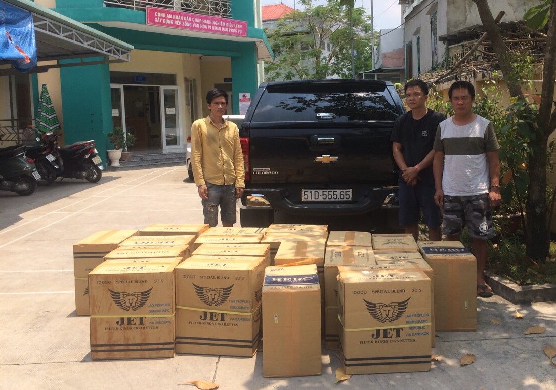 20.9-Bị bắt quả tang vận chuyển hơn 1 ngàn cây thuốc lá lậu.jpg