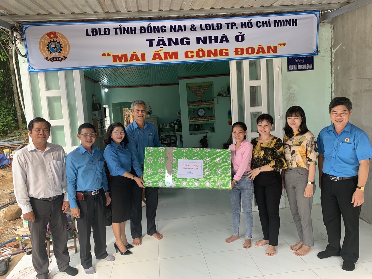 8999d640cded32b36bfc.jpg