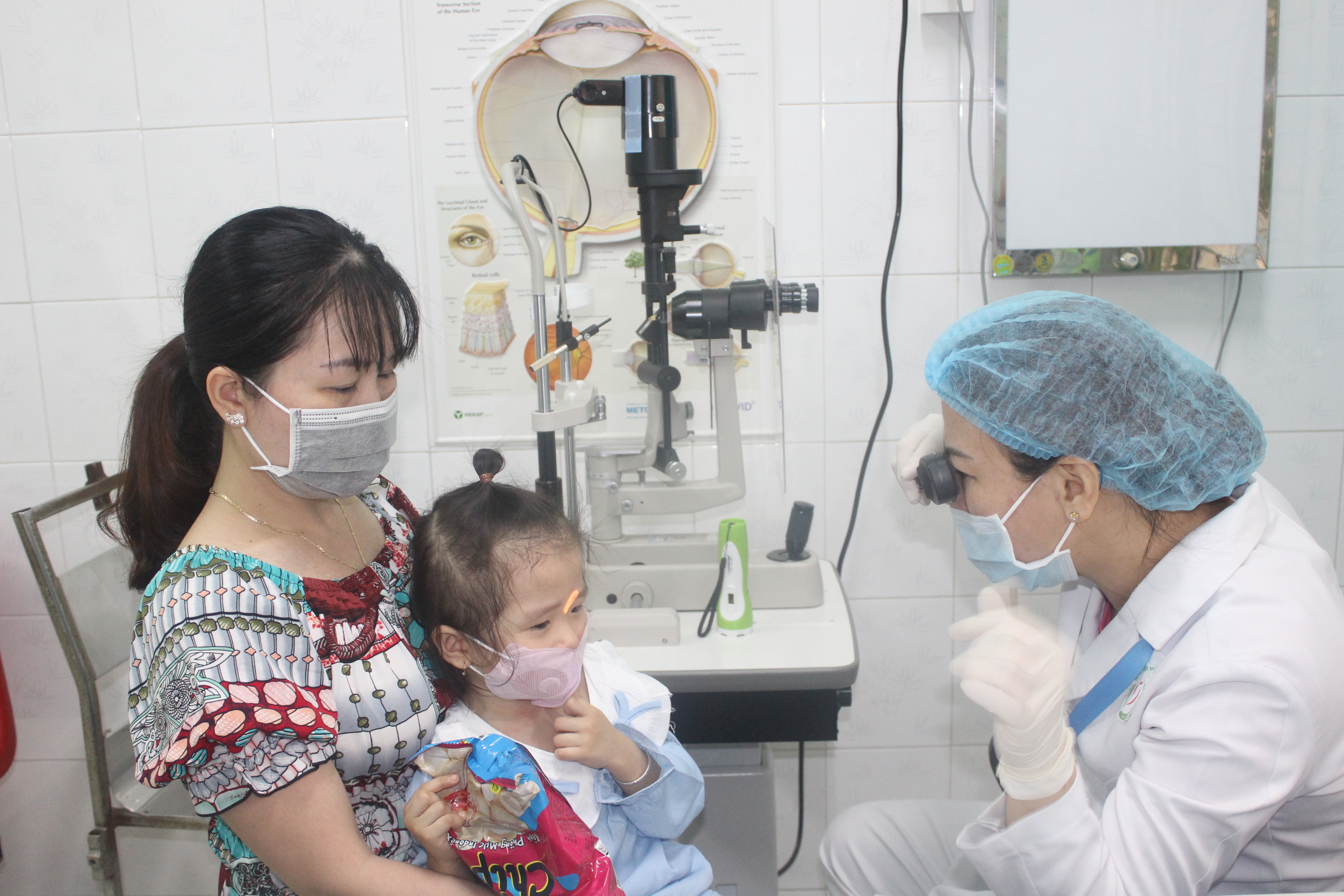 15.10-Chăm sóc đúng cách cho đôi mắt khỏe đẹp.JPG