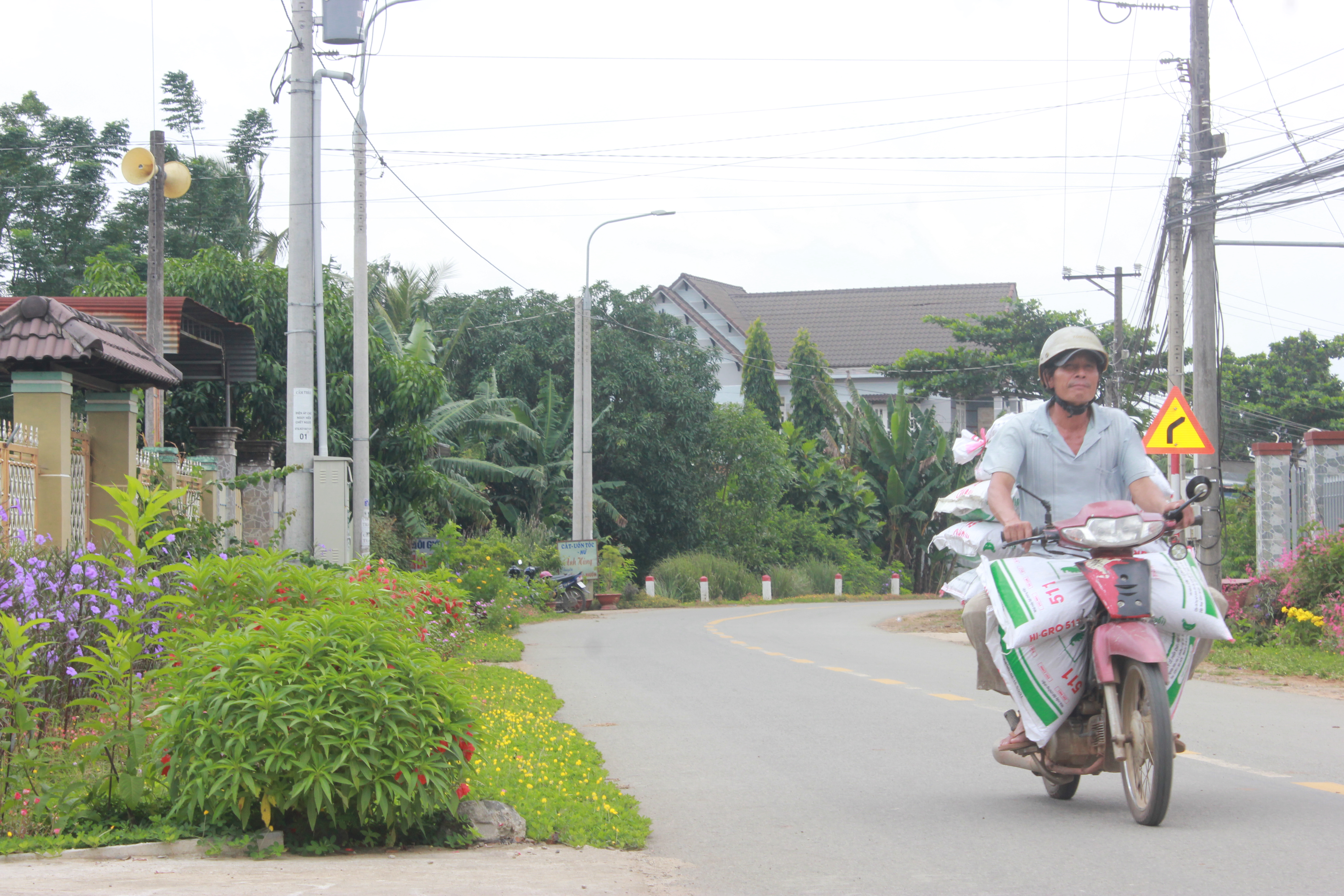 21.10-H2 Ngọn cờ đầu XD NTM.JPG