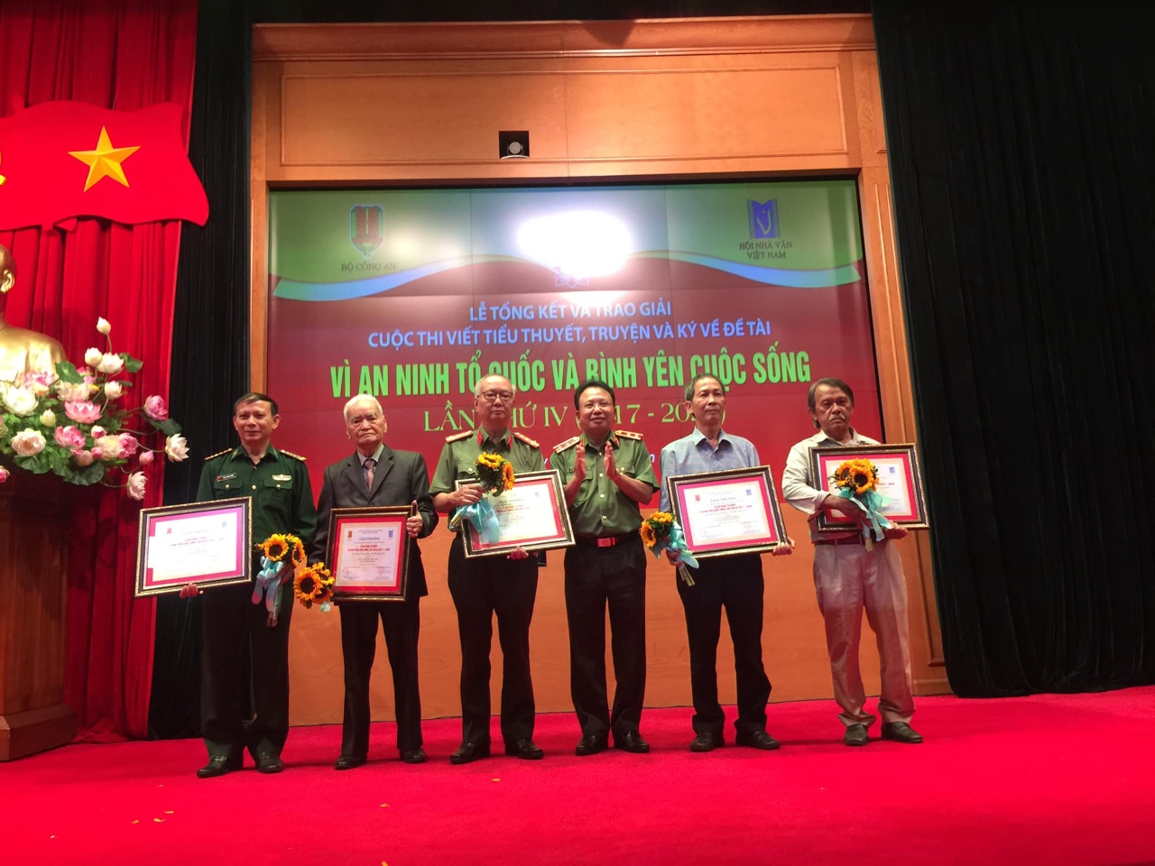 24.11-H1 Bài 10.jpg