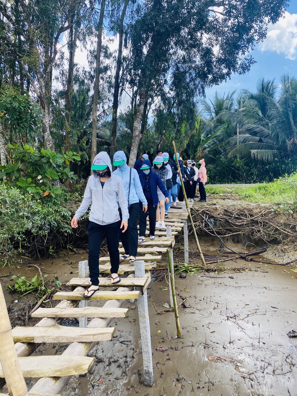 1.12- Thoi cua du lich noi dia.jpg