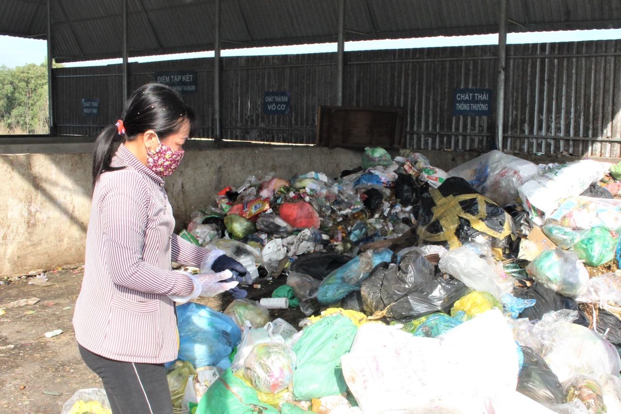 1.12-H2 Tiếp tục thực hiện phân loại chất thải rắn sinh hoạt nguồn.jpg