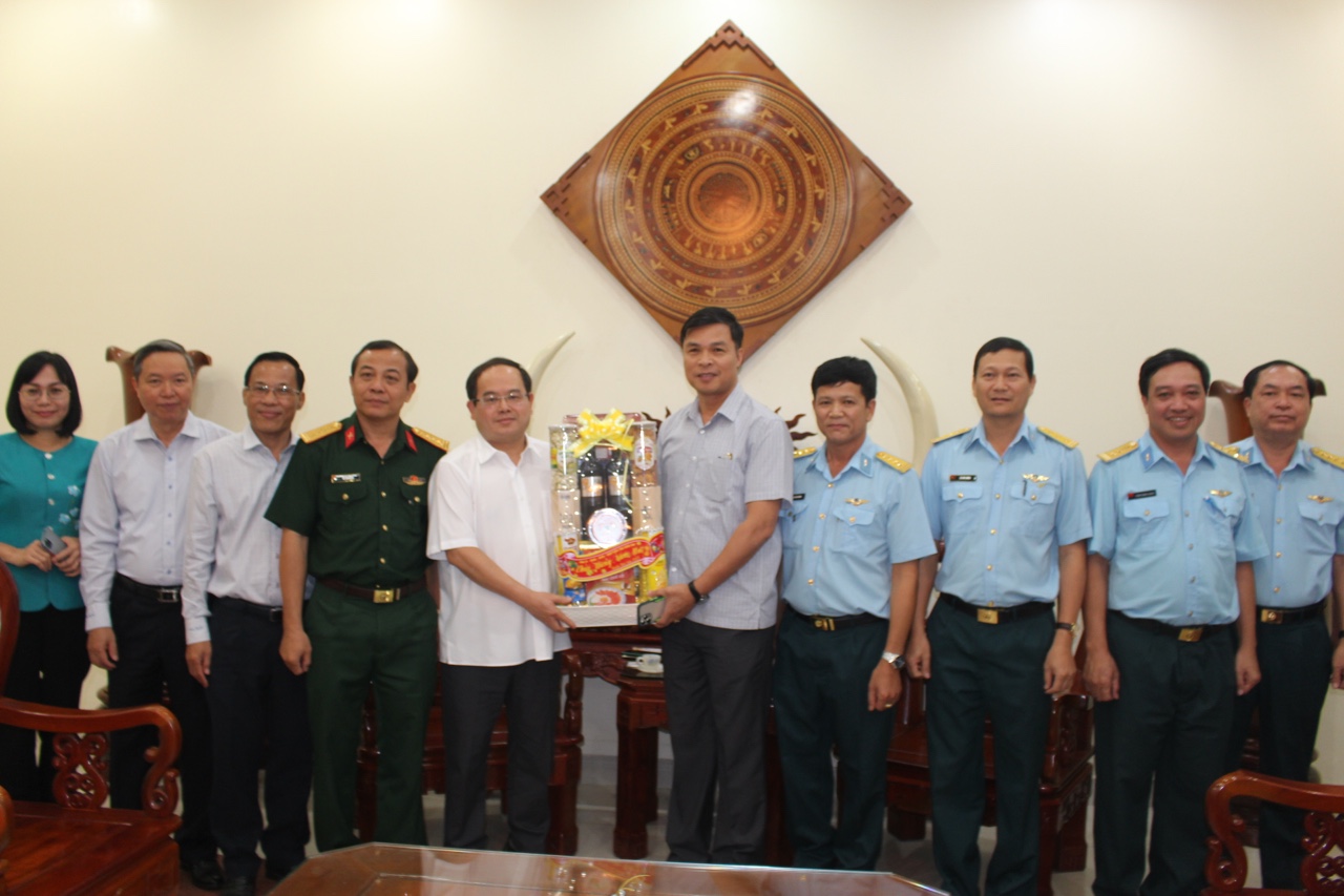 19.1-H4 Tin chúc tết.jpg