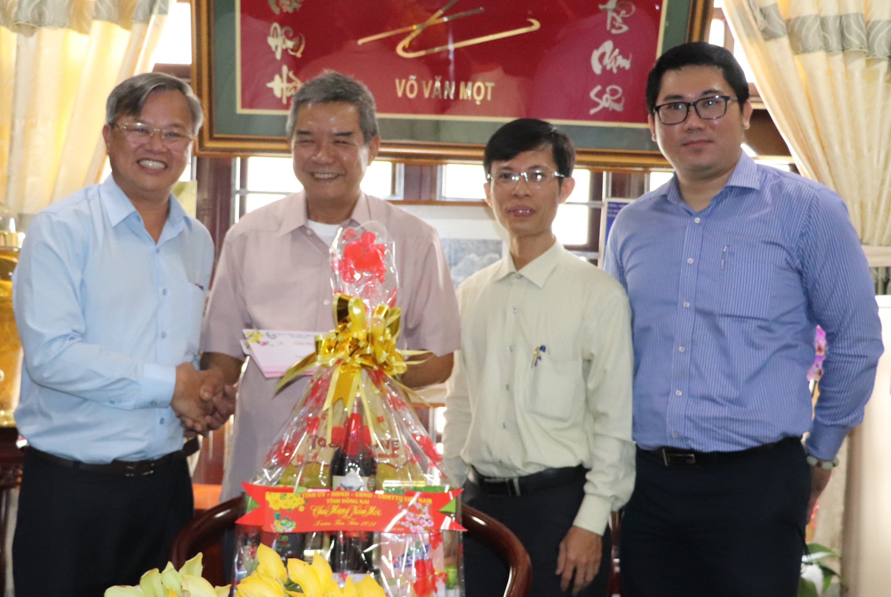 21.1-H1 Tin chúc tết.jpg