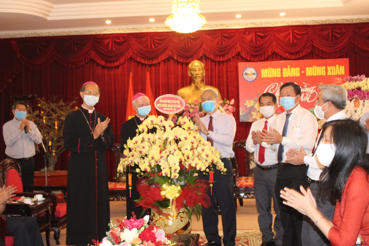 4.2-H6 Tin chúc tết.jpg