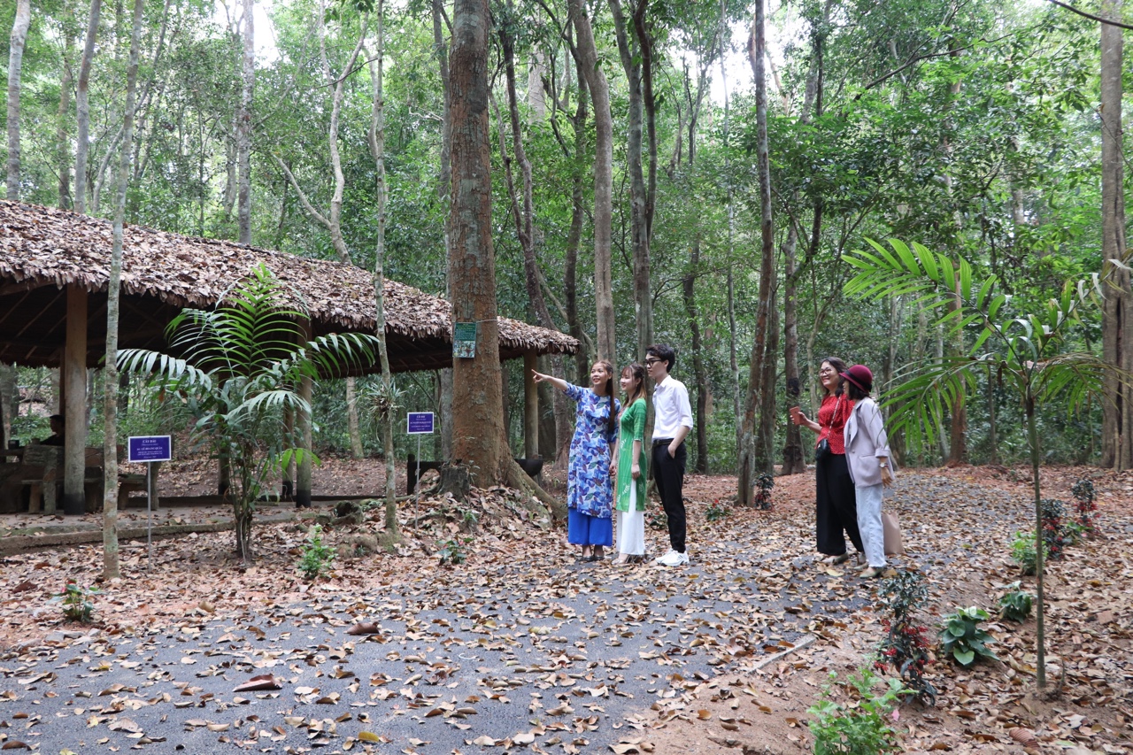 3.3-H4 Can cu cach mang chien khu D.jpg