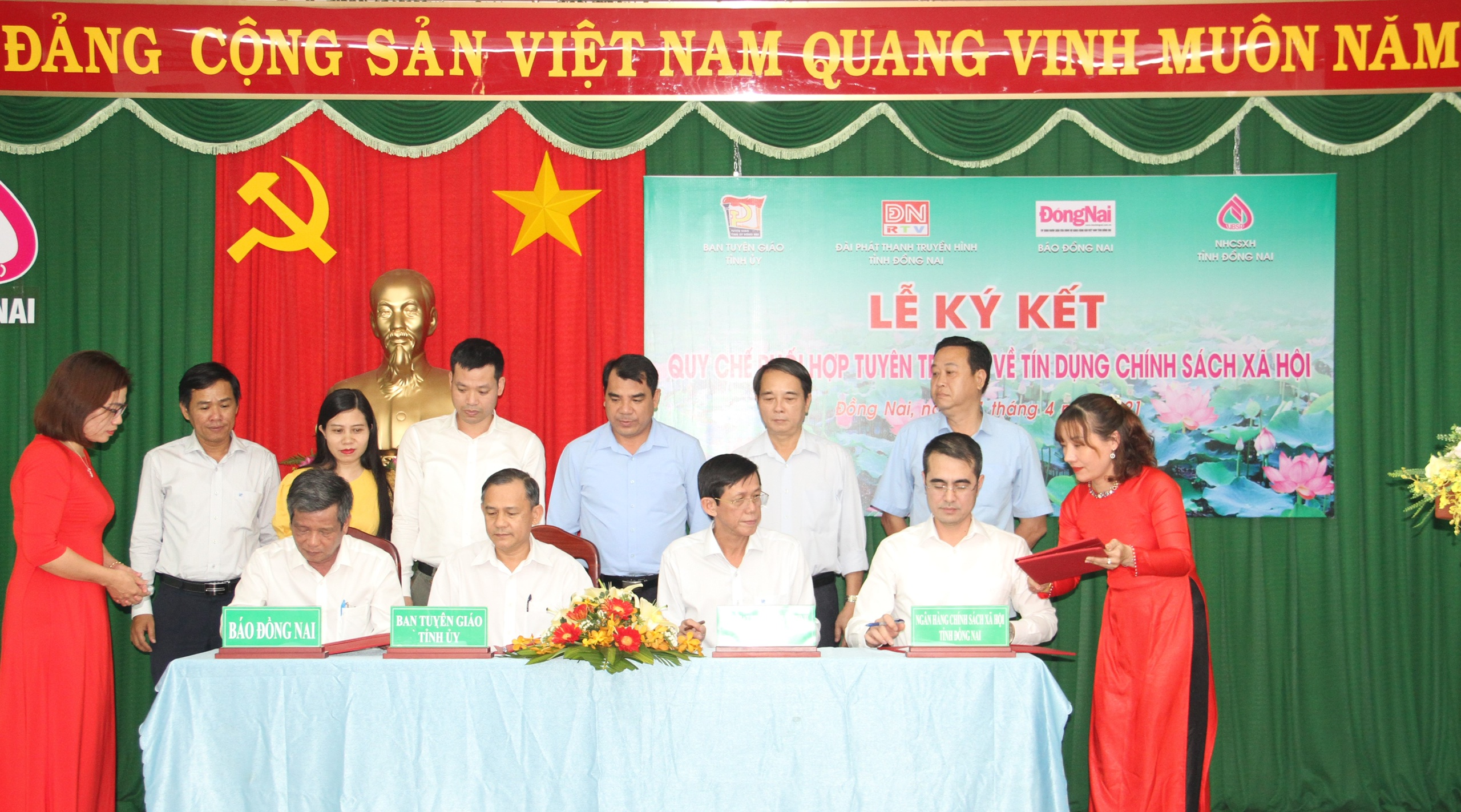 2.4-H Phu.jpg