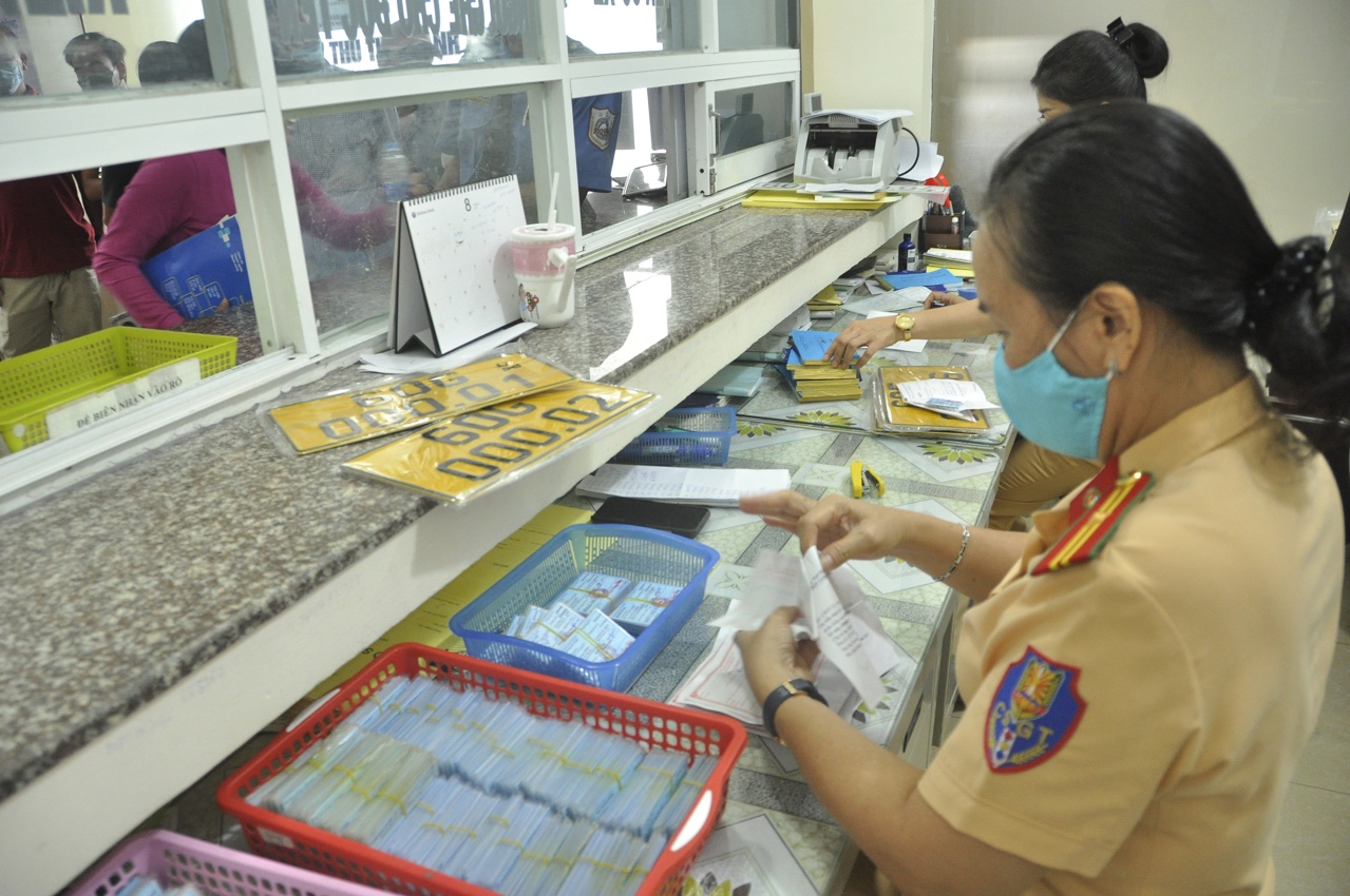 13.5-Xe kinh doanh vận tải phải đổi sang biển vàng.jpg