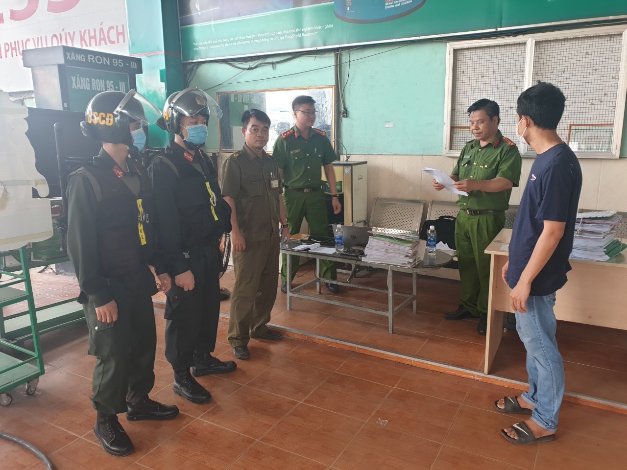 19.5-H1 Bắt khẩn cấp chủ Trạm xăng dầu 233.jpg