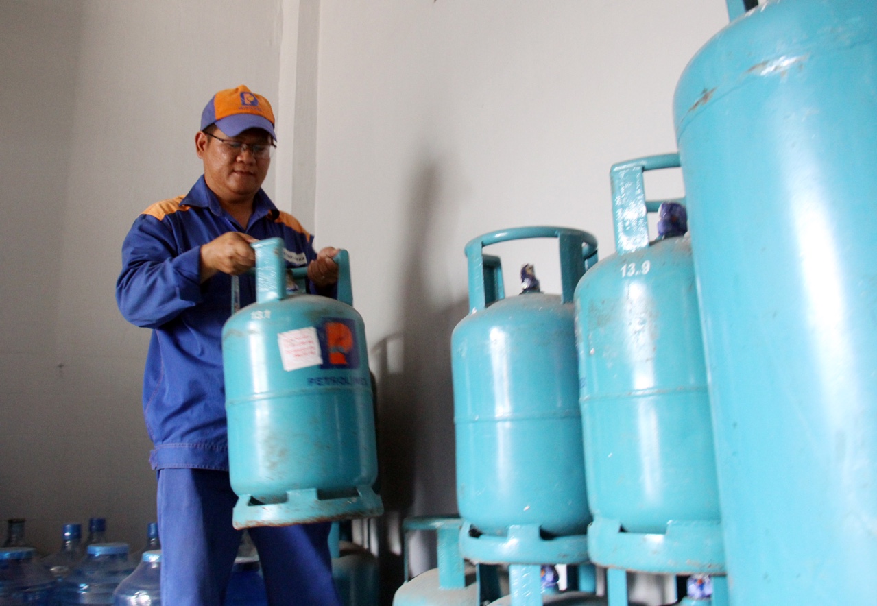 11.6-Giá gas bán lẻ tăng.jpg