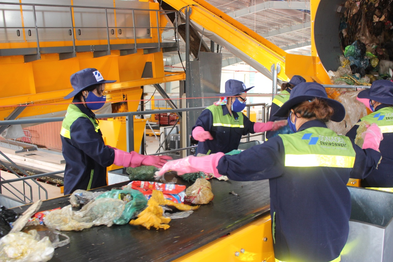 11.6- H2 Tái chế chất thải nhựa, nhiều rào cản.jpg