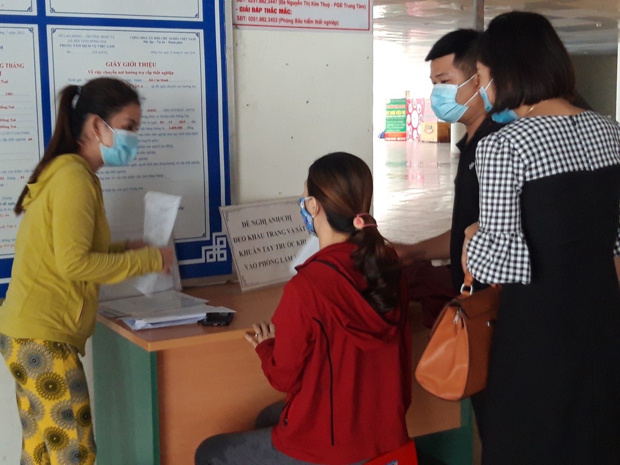 1.8 Tạm ngưng giao dịch trực tiếp các thủ tục về bảo hiểm thất nghiệp để phòng dịch.jpg?t=1753850341