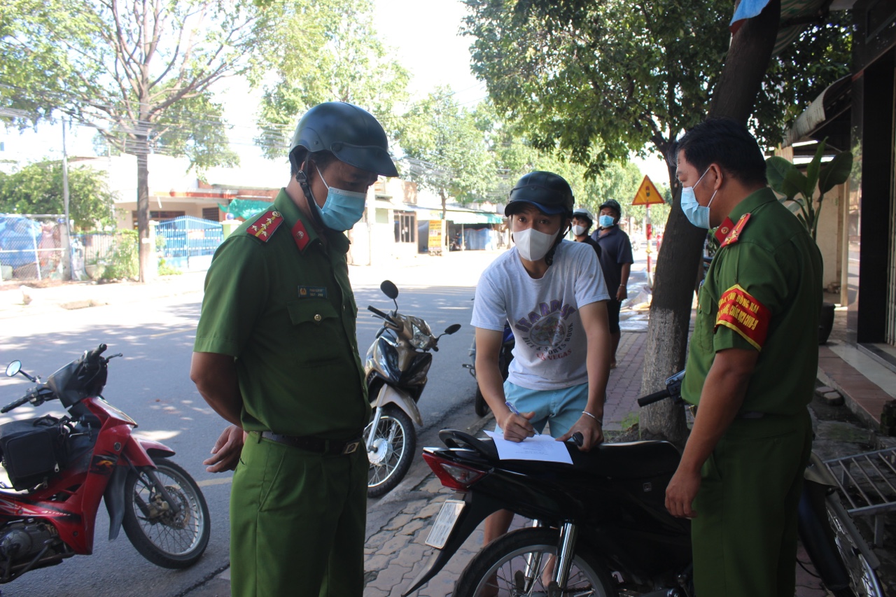 2.8 Hơn 4,4 ngàn trường hợp bị xử phạt vì vi phạm quy định giãn cách xã hội.jpg