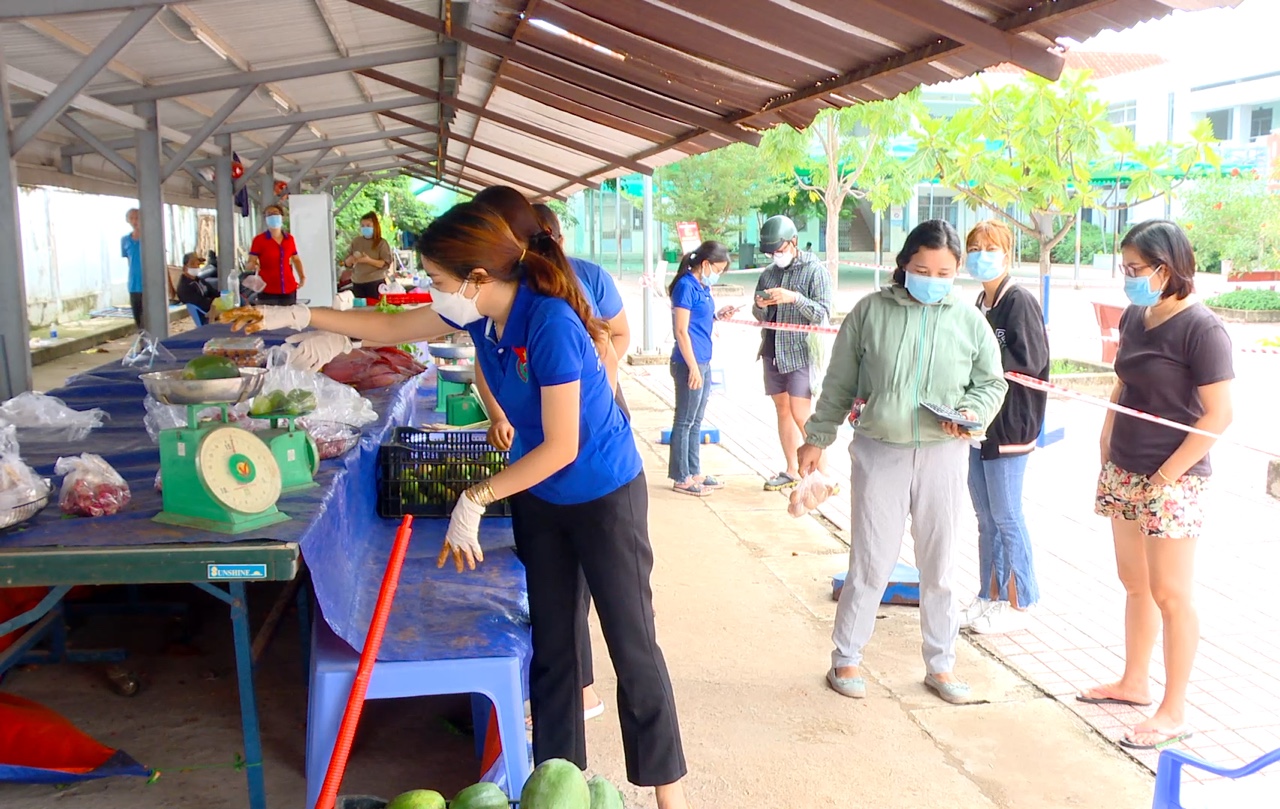 13.8.21- h2 Mở điểm bán bình ổn giá phục vụ nhân dân.jpg