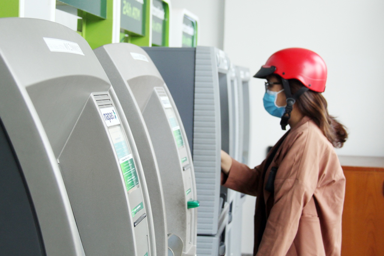 13.8-Ngân hàng Nhà nước (NHNN) Việt Nam vừa có công văn về việc áp dụng chính sách miễn, giảm phí.jpg