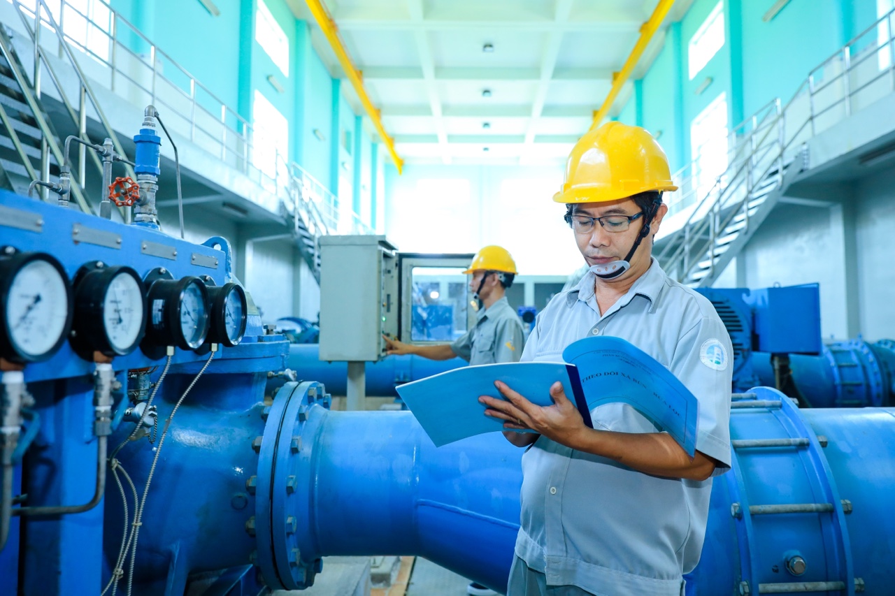 7.1 31-8-2021-tan Nhân viên Công ty CP cấp nước Đồng Nai kiểm tra chất lượng nước.jpg?t=1752814360