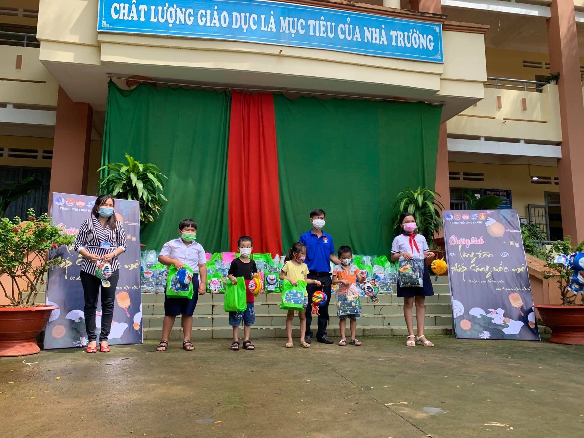 Quà Long Khanh 250921.jpg