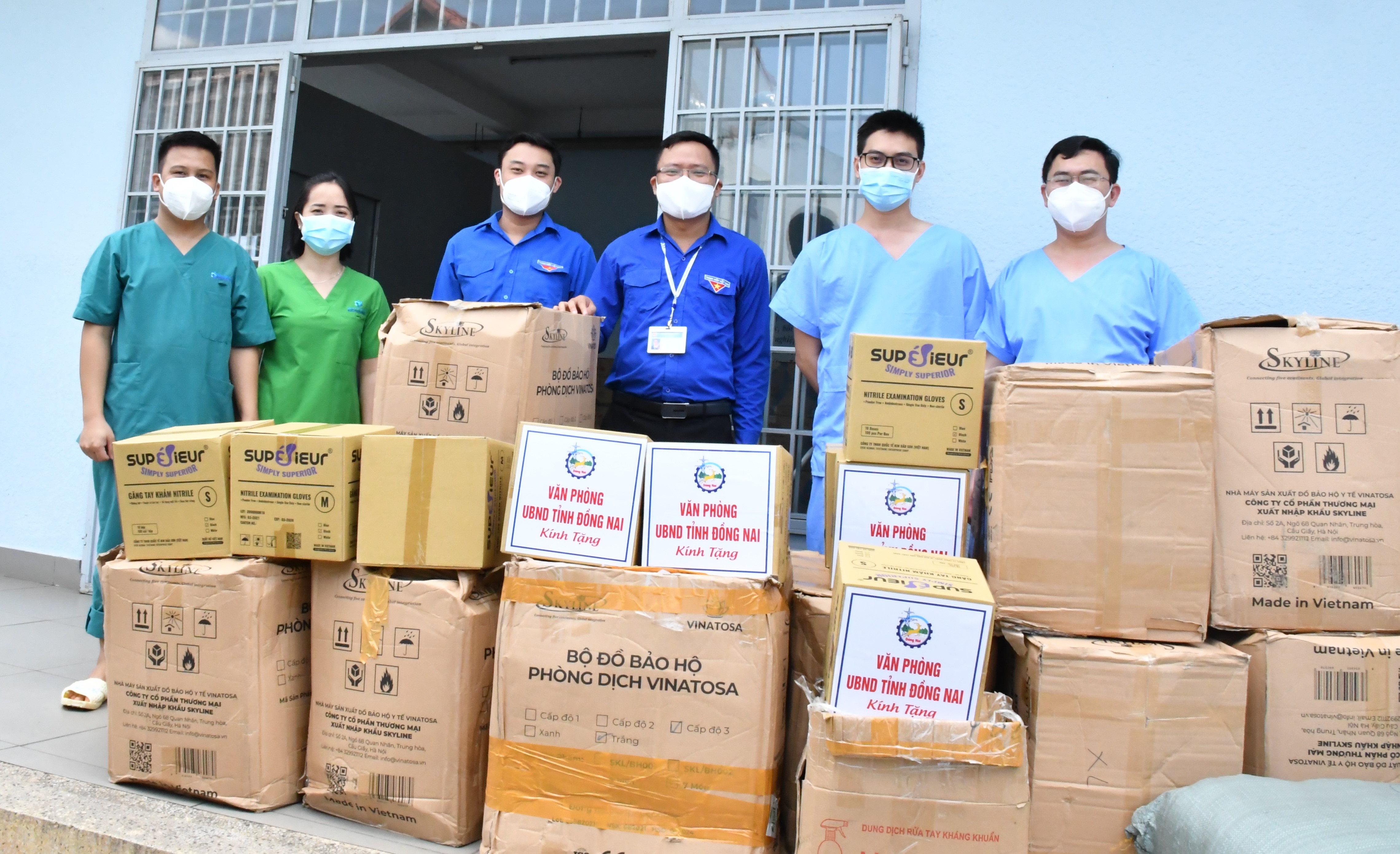 VP UBND tinh tặng đồ y tế 280921.jpg