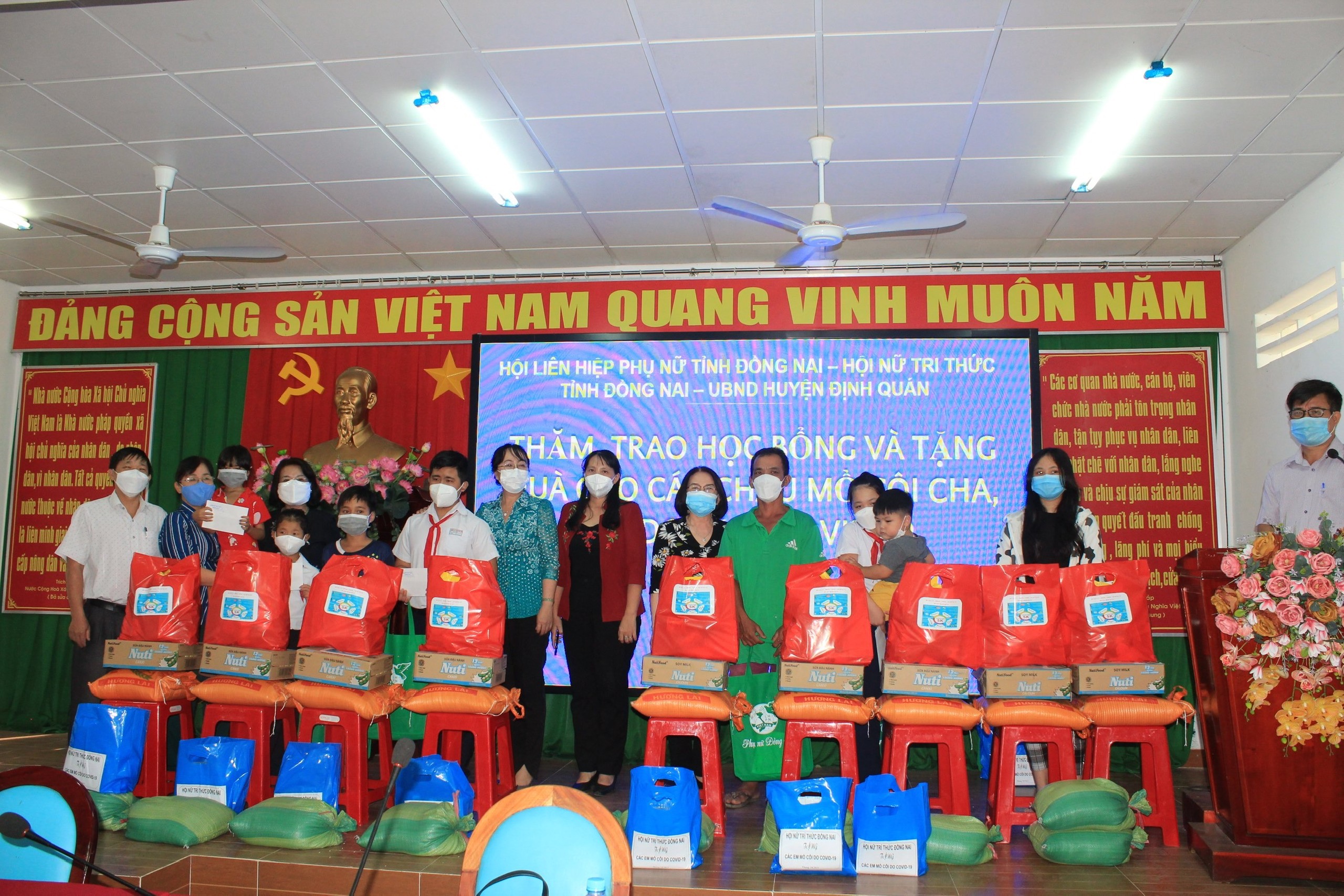 19.10- Chung tay vì trẻ mồ côi… vì Covid-19.jpg