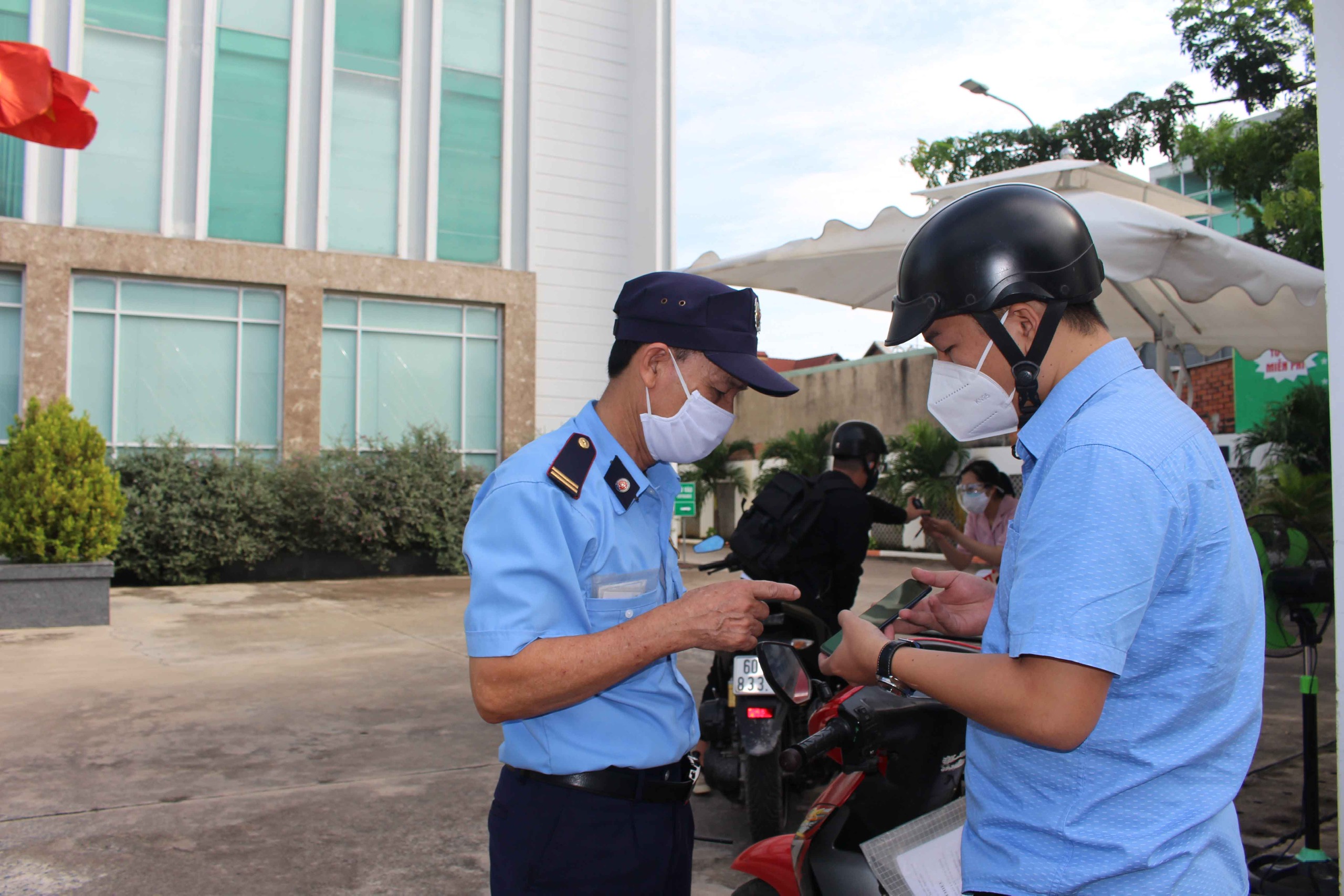 28.10-Bài WEB Giải quyết thủ tục hành chính trong tình hình mới.jpg