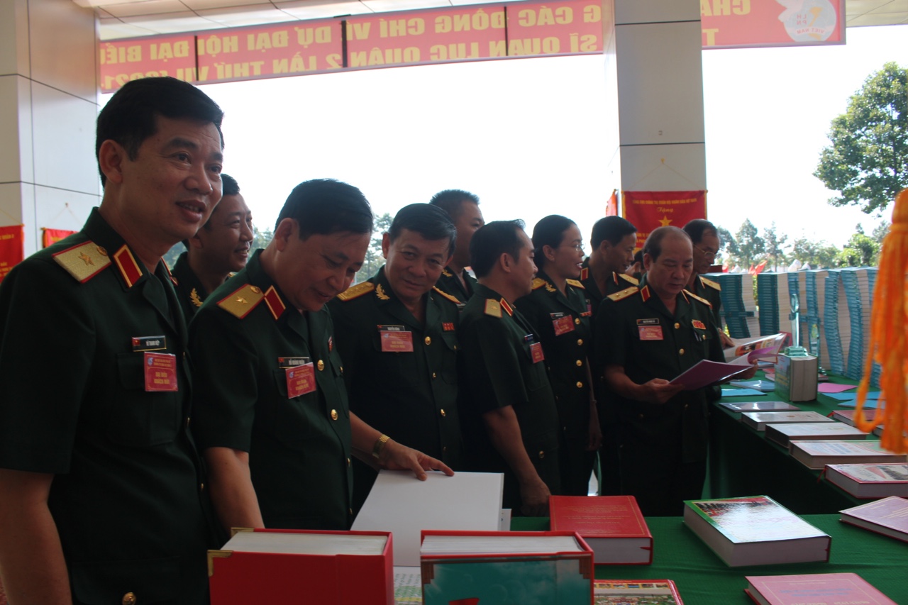 28.10-Tin đại hội phụ nữ trường Sĩ quan lục quân 2 H2.jpg