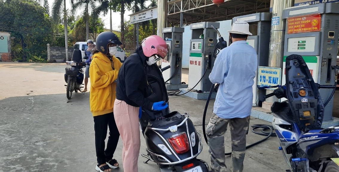 2.1-12-11-2021-tan Xăng dầu tăng giá cũng góp phần làm cho cước vận tải tăng.jpg?t=1752814360