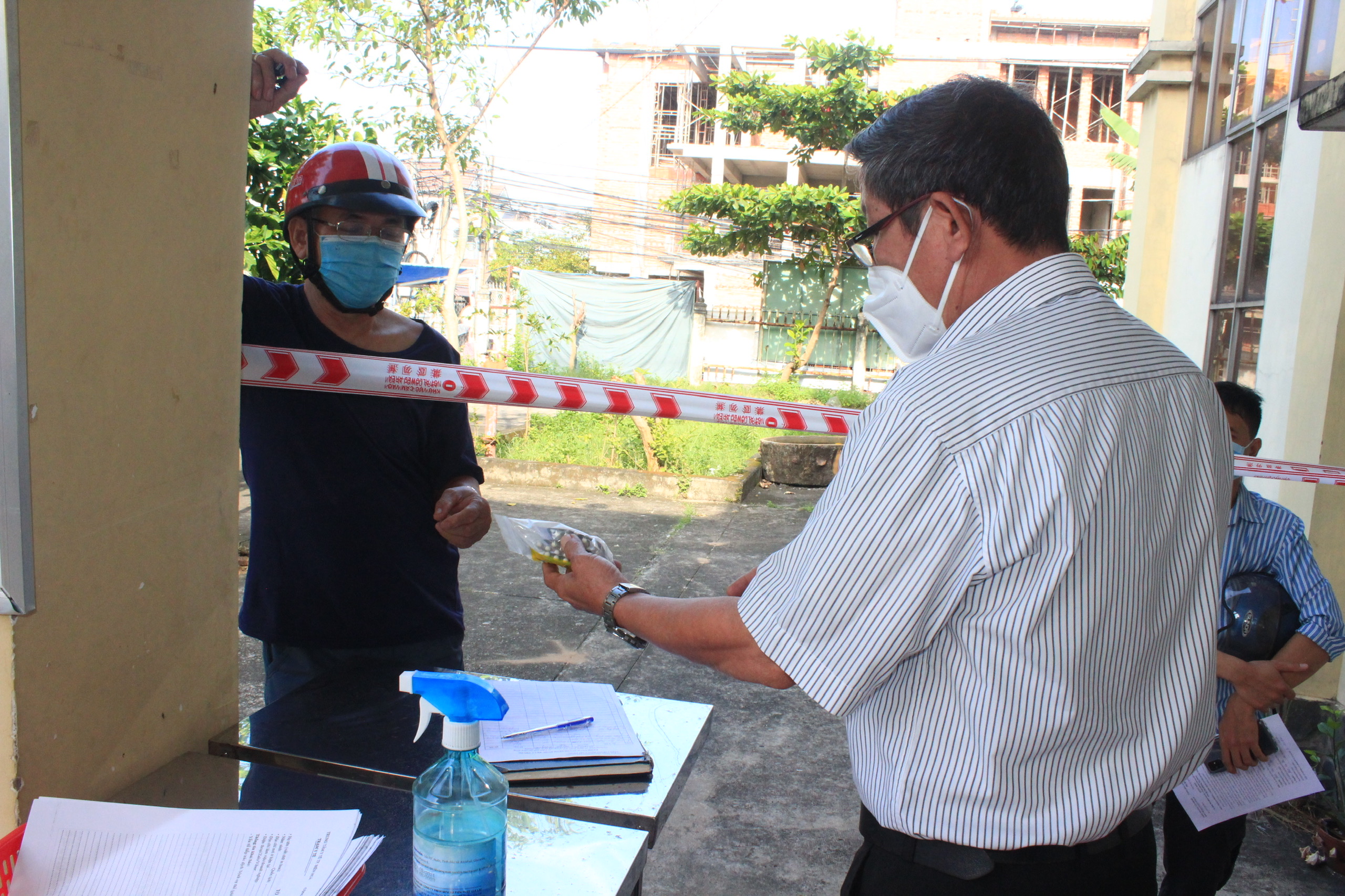 2.12-WEB BÀI Phân chia 3 tầng của tháp điều trị Covid h2.jpg