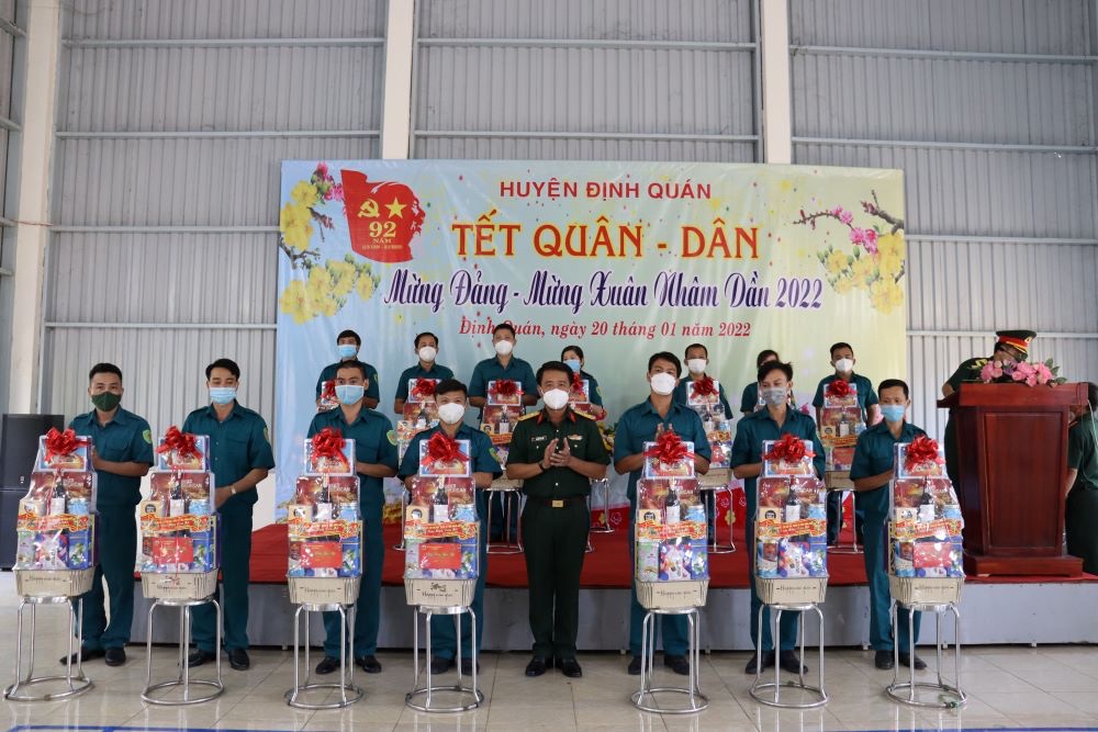 20.1- LLVT H Định Quán phối hợp tổ chức Tết quân dân 2022 H1.jpg