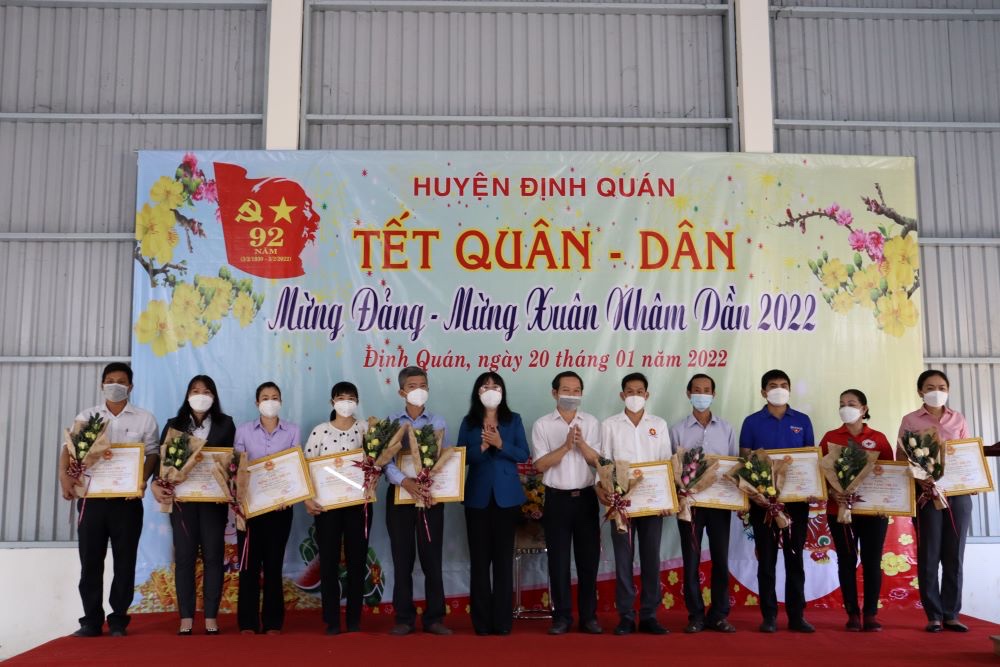 20.1- LLVT H Định Quán phối hợp tổ chức Tết quân dân 2022 H2.jpg