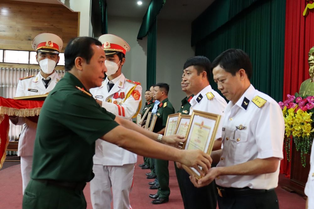 21.1-Tăng cường công tác đóng quân canh phòng H2.jpg