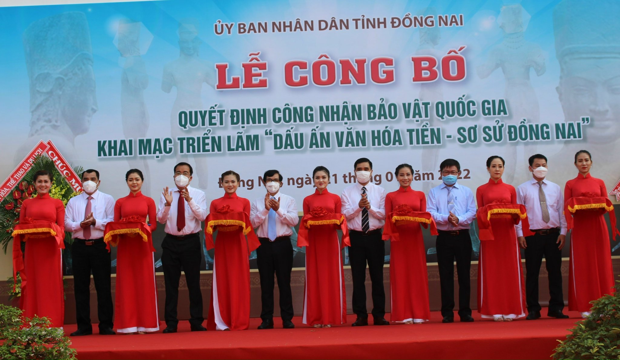 fcdf302181de4c8015cf.jpg