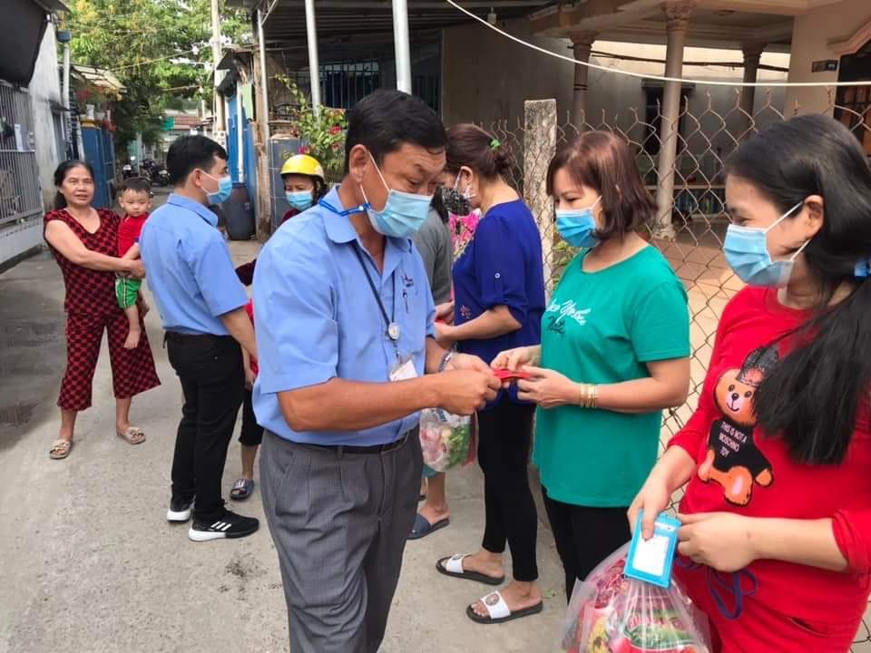 28.2-Tận tình chăm lo cho công nhân.jpg