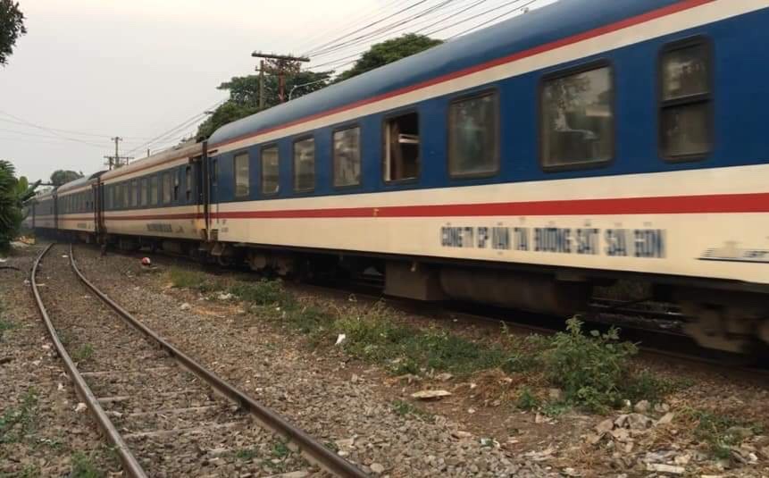 7-3 Tái diễn hành vi ném đá lên tàu hỏa.jpg
