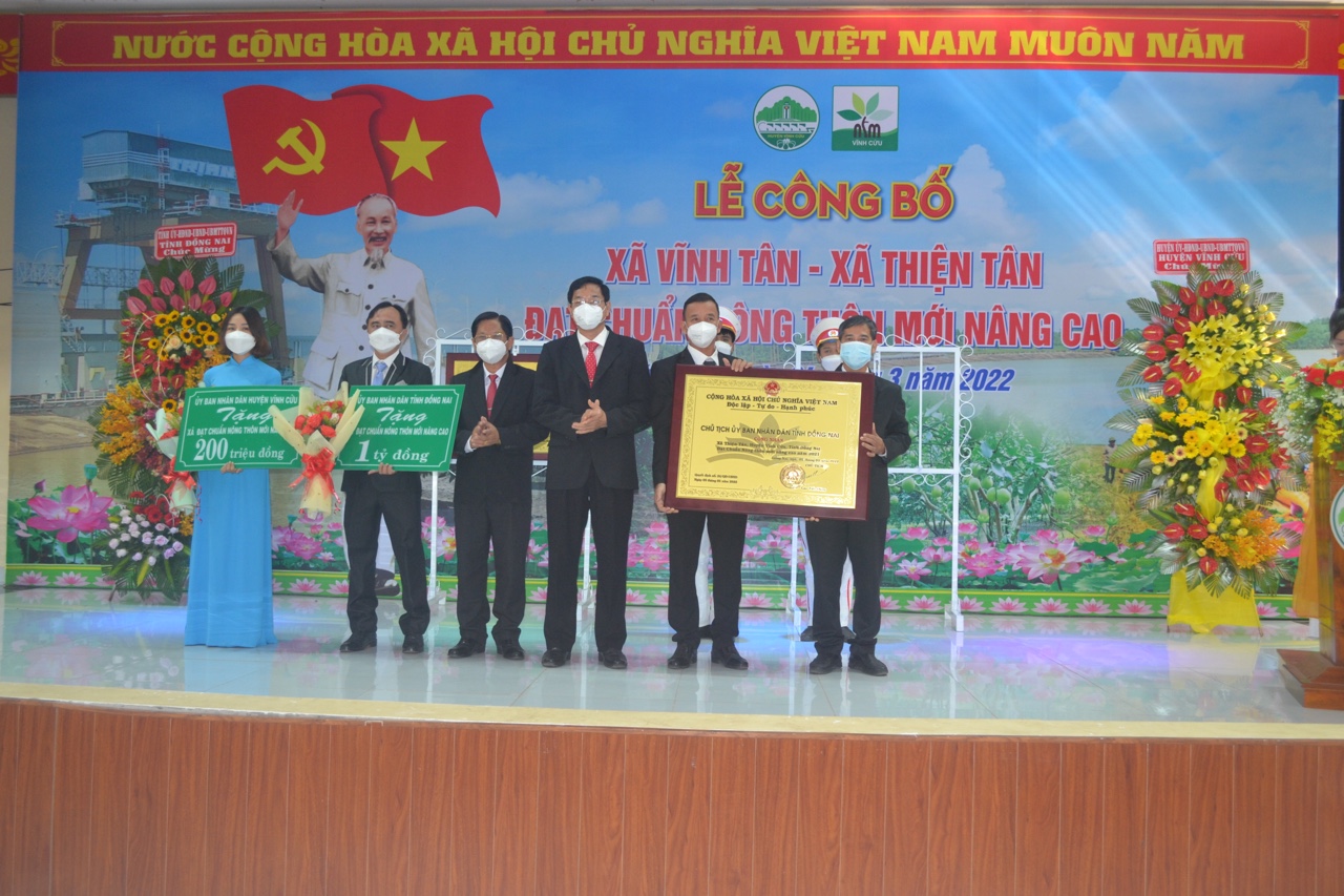 9.3-Vĩnh Cửu tổ chức lễ đón nhận 2 xã nông thôn h1.jpg