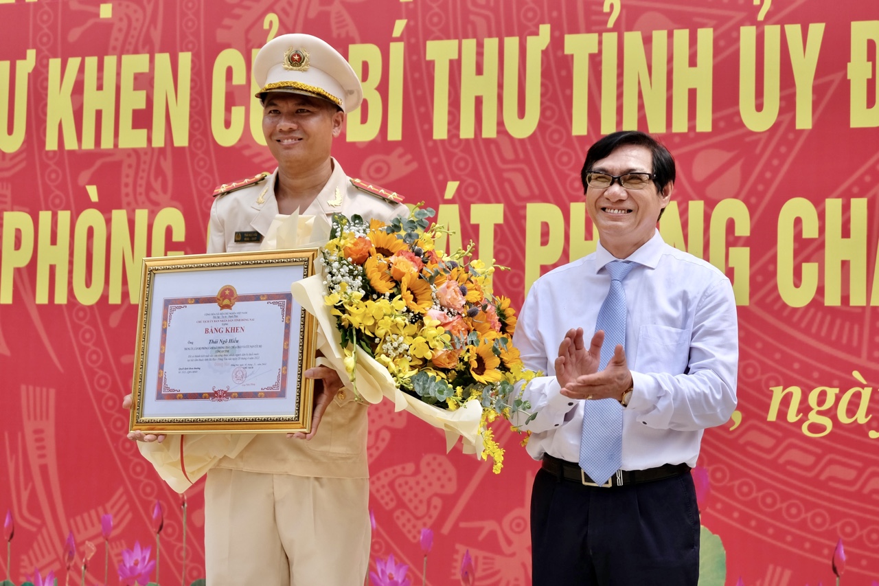 12-4 Thăng quân hàm vượt cấp và khen thưởng đột xuất Đại úy công an-2.jpg?t=1752814360