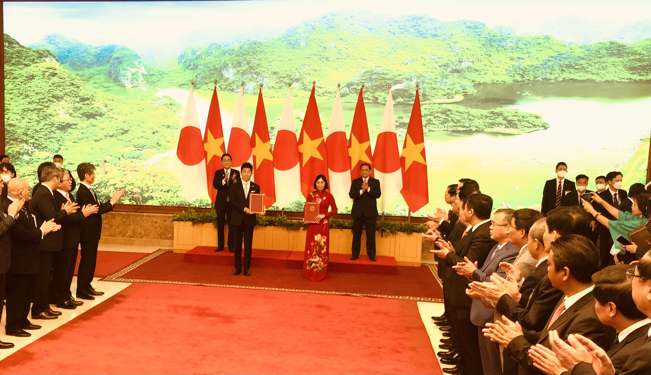 nguyennguyenz3381425323477_1c429068d55428cdfe2fe42053eaab64.jpg