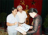 Mrs. Dang Thi Kim Nguyen, vice chariperson of Dong Nai People's Committee welcomes president of Maguro Fire and Safety Company