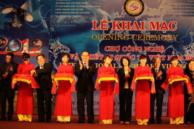 Bantin 9.21 (TN) Khai mac cho cong nghe va thiet bi quoc te Vietnam 2012.jpg