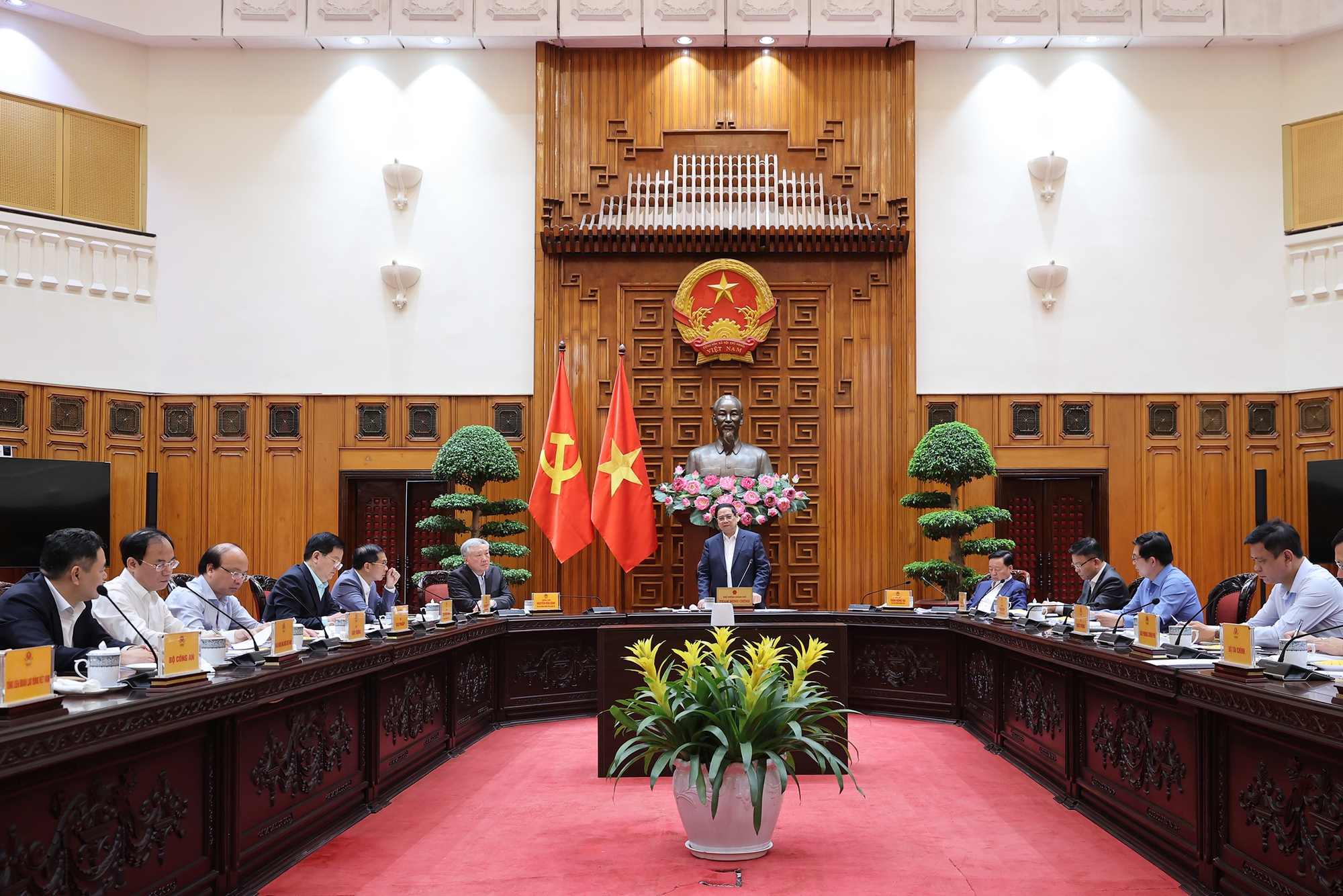 12 17739813925742058844893