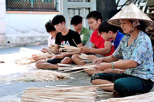 LangBanhChungHoNaiVaoDipTet-2.jpg