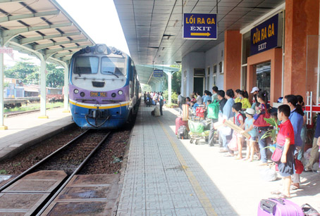 trainghiemdulichlongkhanhbangtaulua.jpg