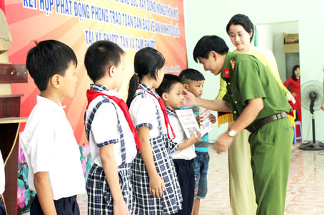 thamtinhquan,deplongdan.jpg