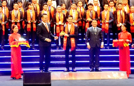 120219-9DoanhNghiepĐNDatGiaiSaoVangDatViet2018.jpg