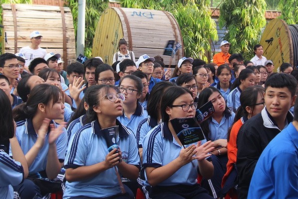 040419-DieuHanhHuongUngGioTraiDat -2.jpg